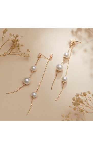 Ladies' Elegant Alloy With Irregular Pearl Earrings